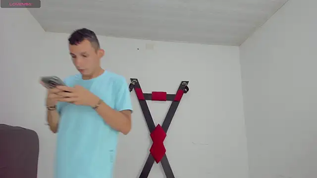 Isak Millan online show from October 7, 10:00 pm