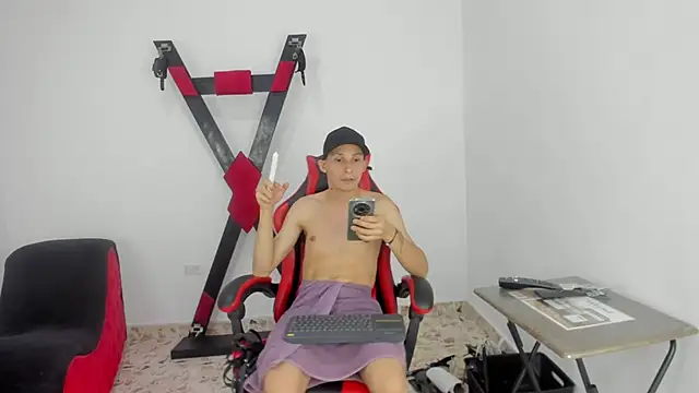 Isak Millan online show from October 13, 11:38 pm