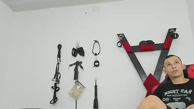 Isak Millan online show from November 6, 3:16 pm