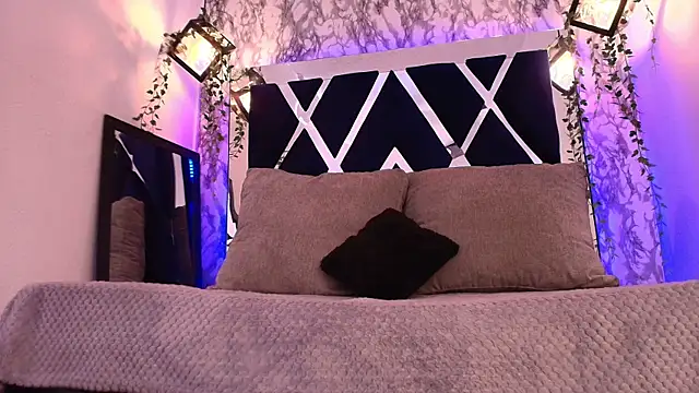 charlotte bluee online show from January 18, 6:44 pm