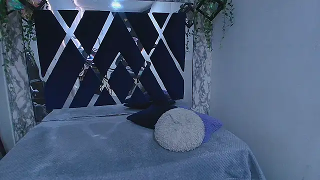 Snapshot of charlotte_bluee chatting on October 1, 6:45 pm charlotte bluee online show from October 1, 6:45 pm
