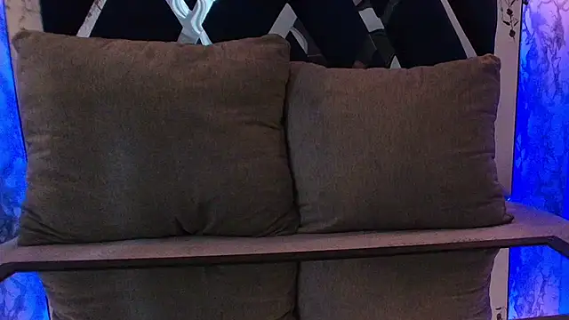 charlotte bluee online show from November 24, 6:52 pm