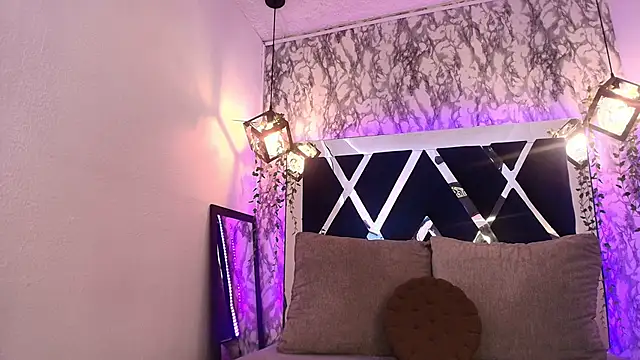 charlotte bluee online show from January 13, 6:34 pm