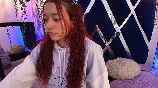 Snapshot of charlotte_bluee chatting on September 28, 5:53 pm charlotte bluee online show from September 28, 5:53 pm