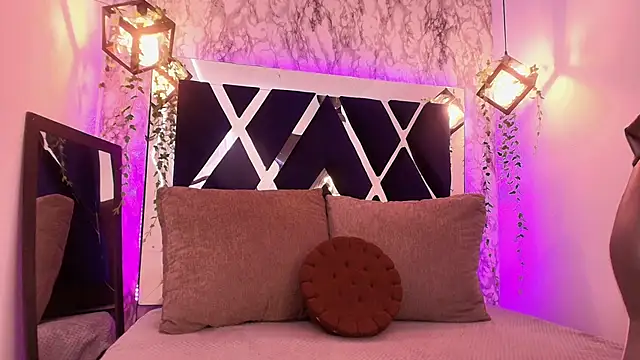 charlotte bluee online show from January 9, 6:37 pm