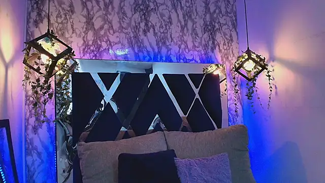 charlotte bluee online show from November 7, 6:23 pm