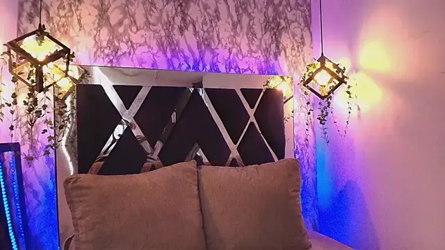 charlotte bluee online show from November 14, 6:44 pm