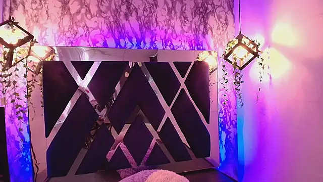 charlotte bluee online show from November 3, 12:20 pm