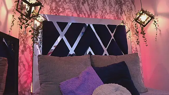 charlotte bluee online show from October 27, 6:42 pm