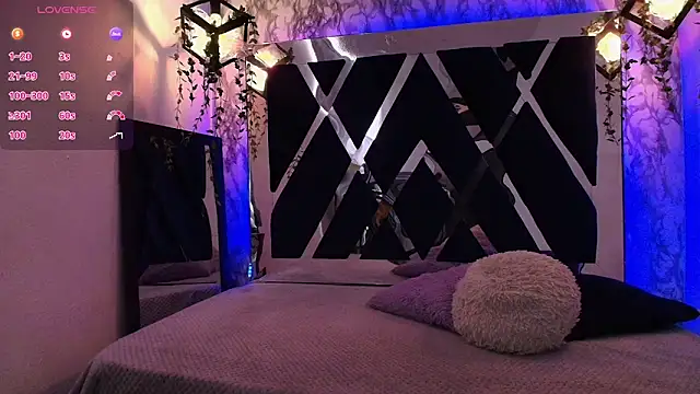 Snapshot of charlotte_bluee chatting on September 22, 6:47 pm charlotte bluee online show from September 22, 6:47 pm