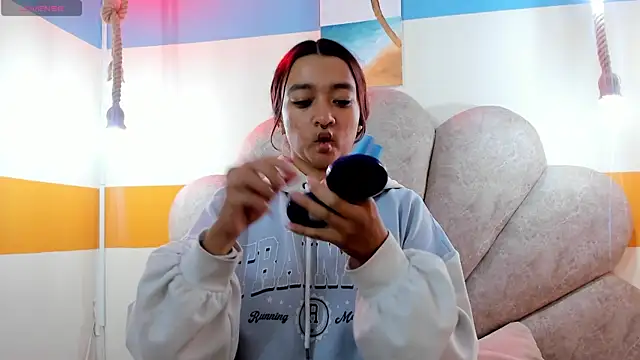 charlotte bluee online show from November 9, 12:20 pm