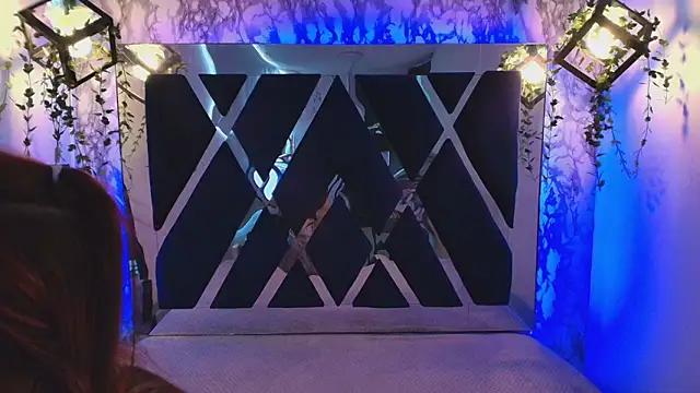 charlotte bluee online show from November 18, 6:44 pm