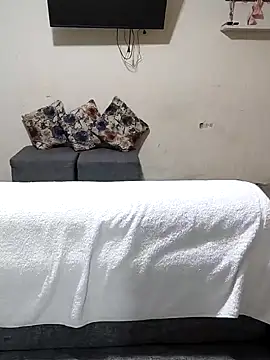 Snapshot of ZafiroKlein chatting on February 26, 3:14 am ZafiroKlein online show from February 26, 3:14 am