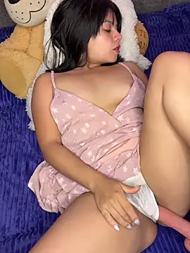 Snapshot of ZafiroKlein chatting on December 16, 7:51 pm ZafiroKlein online show from December 16, 7:51 pm