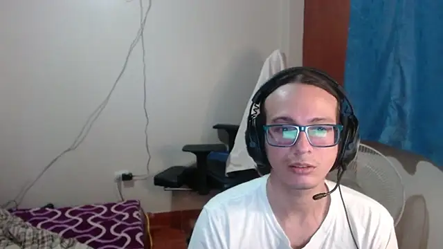 Snapshot of cholitohermoso chatting on March 12, 11:22 pm cholitohermoso online show from March 12, 11:22 pm