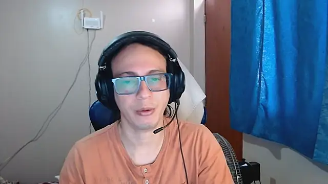 Snapshot of cholitohermoso chatting on March 11, 3:56 pm cholitohermoso online show from March 11, 3:56 pm
