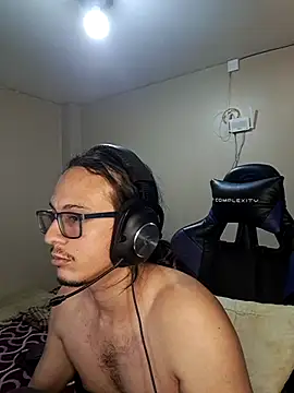 Snapshot of cholitohermoso chatting on March 2, 10:02 pm cholitohermoso online show from March 2, 10:02 pm