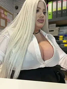 Snapshot of Eliaden chatting on February 2, 2:32 am Eliaden online show from February 2, 2:32 am