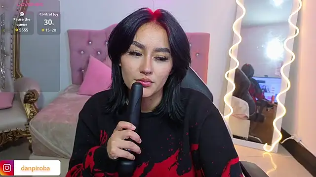 LUDO KITTY TAY online show from October 13, 3:30 am