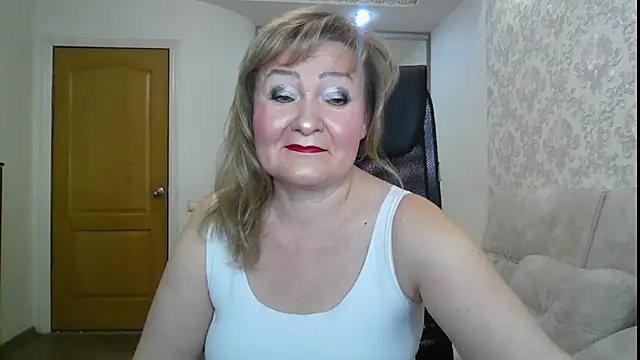 Snapshot of Victoria_secrets_ chatting on October 25, 6:45 am Victoria secrets online show from October 25, 6:45 am