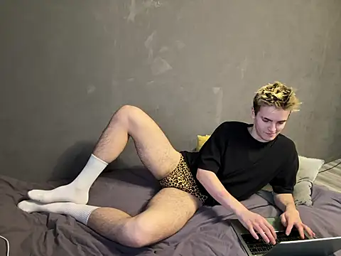 Snapshot of EdwinBlaze chatting on February 14, 11:21 am EdwinBlaze online show from February 14, 11:21 am