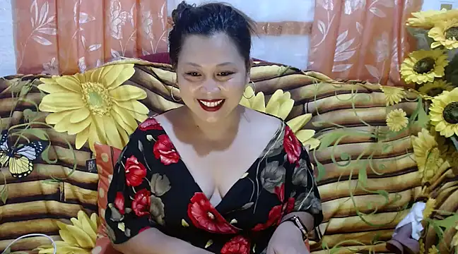 Snapshot of UrSweetClassyPinay chatting on December 23, 10:42 am UrSweetClassyPinay online show from December 23, 10:42 am