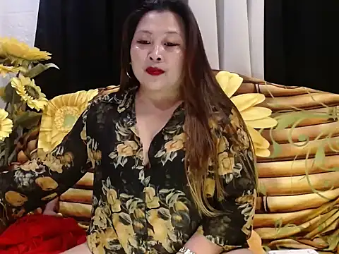 Snapshot of UrSweetClassyPinay chatting on May 9, 6:33 pm UrSweetClassyPinay online show from May 9, 6:33 pm