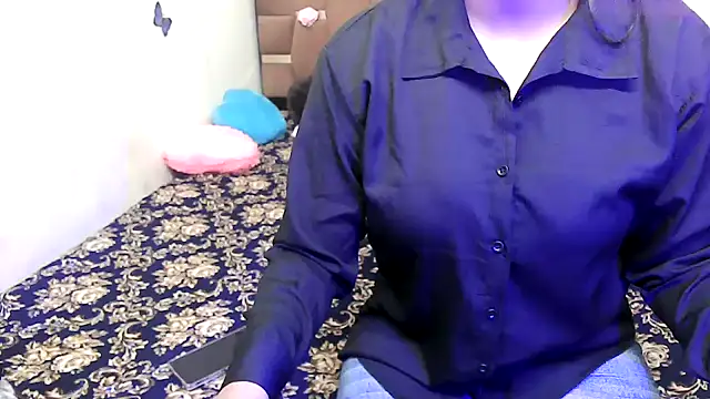 megancatluna online show from October 26, 4:13 am