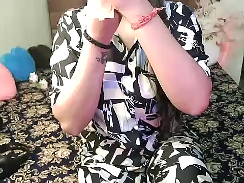 megancatluna online show from October 15, 4:00 am