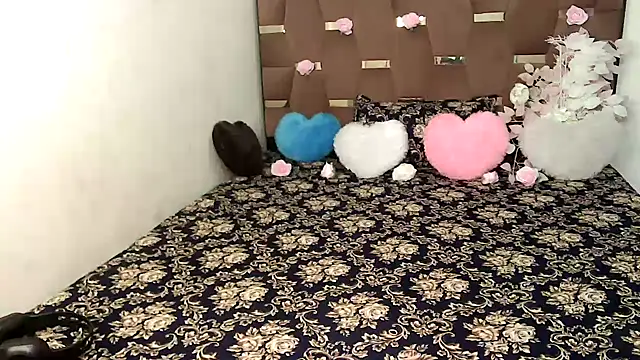 megancatluna online show from October 22, 5:40 am