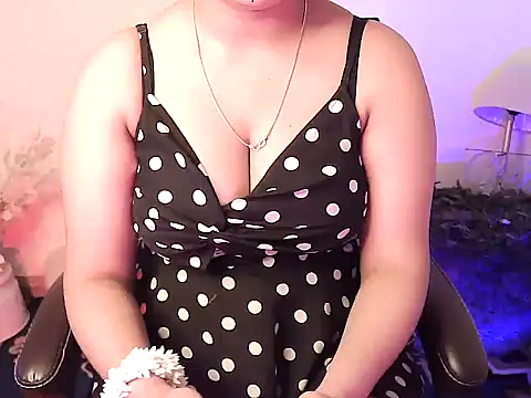 megancatluna online show from December 5, 4:11 am