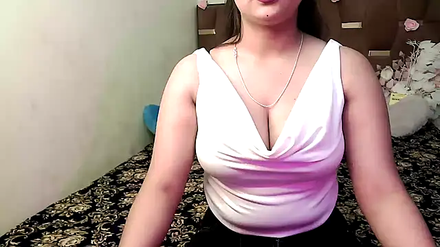 megancatluna online show from October 19, 6:27 am