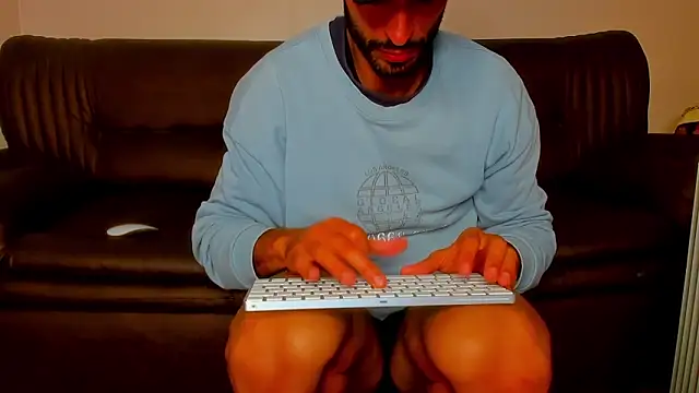 Snapshot of sexyhotmusclesforyou1 chatting on November 29, 9:26 pm sexyhotmusclesforyou1 online show from November 29, 9:26 pm