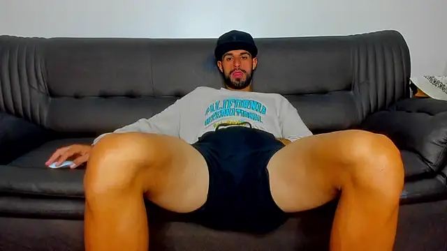 Snapshot of sexyhotmusclesforyou1 chatting on November 5, 4:59 am sexyhotmusclesforyou1 online show from November 5, 4:59 am