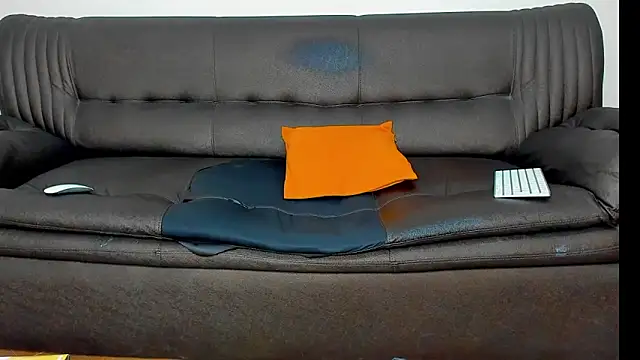 Snapshot of sexyhotmusclesforyou1 chatting on June 30, 10:48 am sexyhotmusclesforyou1 online show from June 30, 10:48 am