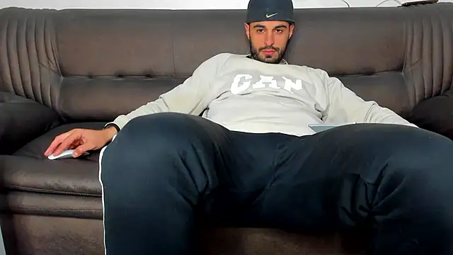 Snapshot of sexyhotmusclesforyou1 chatting on March 15, 11:28 pm sexyhotmusclesforyou1 online show from March 15, 11:28 pm