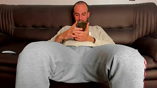Snapshot of sexyhotmusclesforyou1 chatting on March 2, 12:14 pm sexyhotmusclesforyou1 online show from March 2, 12:14 pm