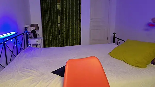 RaileReed online show from December 5, 1:43 pm