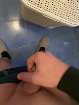 lonelycroboy online show from February 15, 6:33 am