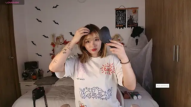 Snapshot of Julieta_priv chatting on October 16, 2:03 pm Julieta priv online show from October 16, 2:03 pm