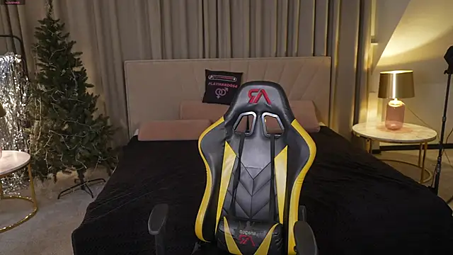 Layla Sweet  online show from January 14, 8:45 pm