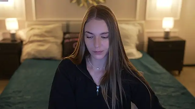 Layla Sweet  online show from December 15, 5:19 pm