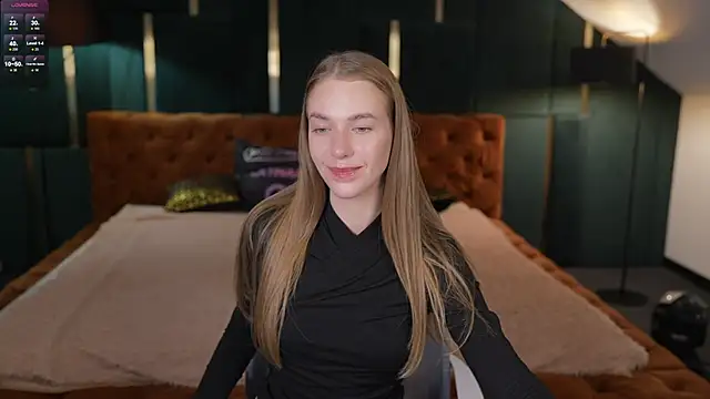 Snapshot of Layla_Sweet_ chatting on October 15, 10:40 pm Layla Sweet online show from October 15, 10:40 pm