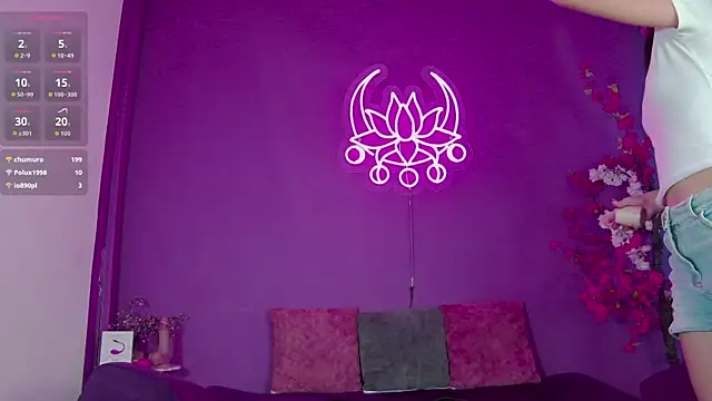 Snapshot of Arii_moon chatting on October 2, 7:50 pm Arii moon online show from October 2, 7:50 pm