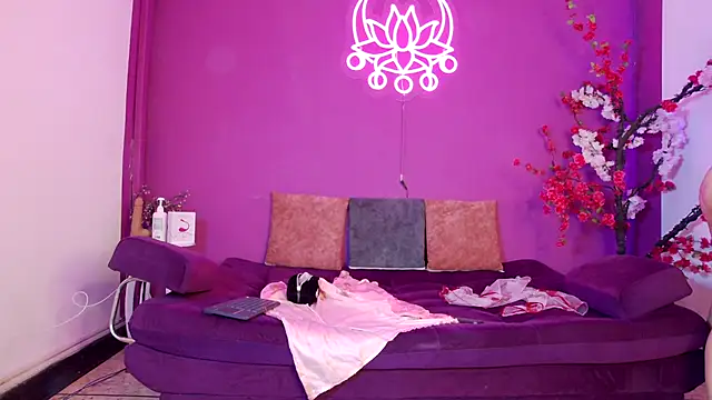 Arii moon online show from November 17, 8:24 pm