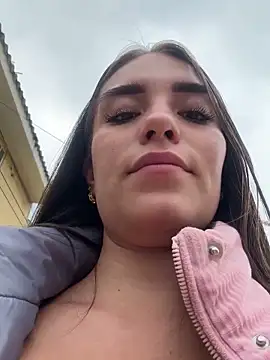 Snapshot of EMILY-07_ chatting on March 4, 8:05 pm EMILY-07 online show from March 4, 8:05 pm