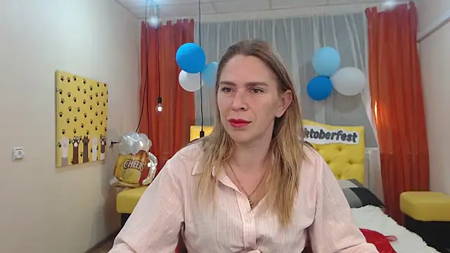 Snapshot of TessaDaybreak chatting on September 26, 6:20 am TessaDaybreak online show from September 26, 6:20 am