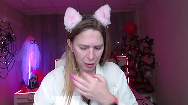 Snapshot of TessaDaybreak chatting on October 27, 8:15 am TessaDaybreak online show from October 27, 8:15 am