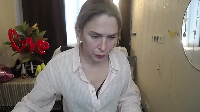 Snapshot of TessaDaybreak chatting on February 20, 1:19 pm TessaDaybreak online show from February 20, 1:19 pm