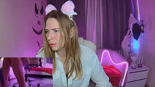 Snapshot of TessaDaybreak chatting on October 24, 7:51 am TessaDaybreak online show from October 24, 7:51 am